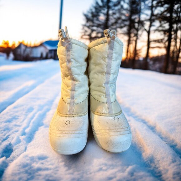 Columbia Women's Winter White Sierra Groove Water Resistant Snow Boots Size 6.5 - Picture 1 of 4